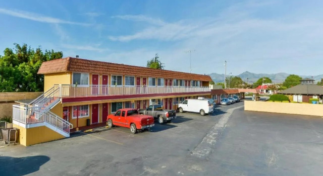 Hollister Inn, Rezervovat Mini-hotel Hollister Kalifornie