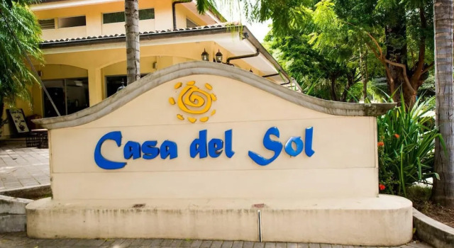 Casa del Sol-4 Secured and Quiet Complex - Minute Walk to the Beach
