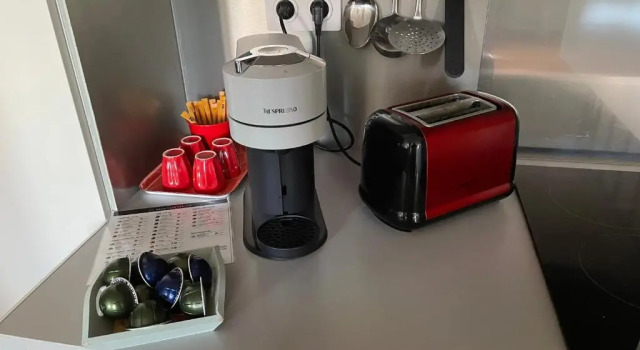 Appartement mignon calme douillet ascenseur clim étage élevé proche parking et toutes commodités au coeur du Toulon historique, Забронировать Апартаменты/квартира Отели Тулона с парковкой, рядом с Jardin Alexandre 1er, Парковка
