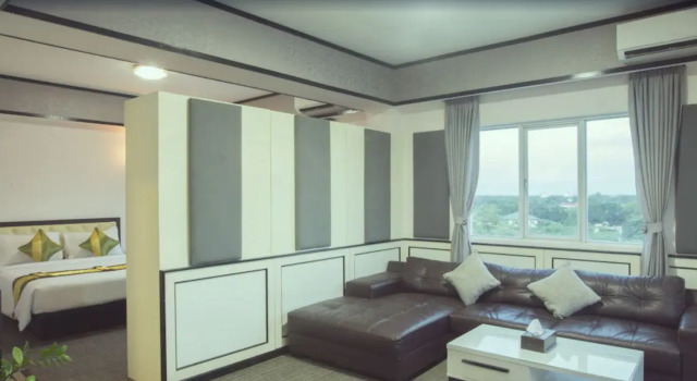 Platinum River View Hotel