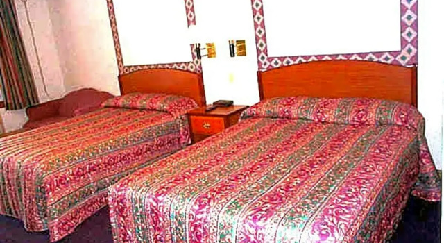 Четырёхместный номер Standard Wesley Inn & Suites