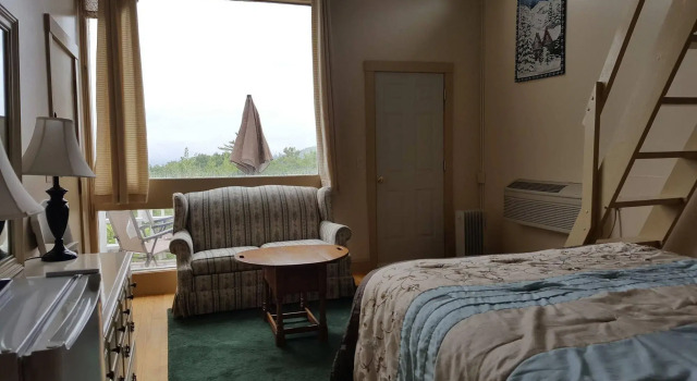 Gunstock Inn & Resort, Varaa Hotelli Hotellit New England uima-altaalla, Uima-allas