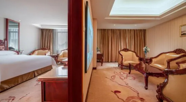 Люкс Vienna Hotel Jingxi Zhongshan Park