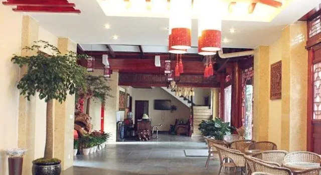 Azeroth Light and Luxury Inn, Забронировать Отель Лицзян Юньнань, рядом с Улица Сквер-стрит Древнего города Даянь
