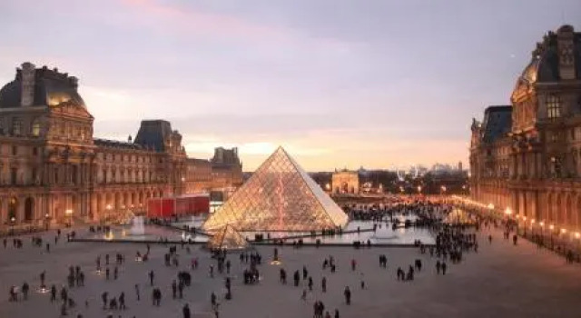 Chic and spacious apart with parking, Забронировать Отель Бобиньи Seine-Saint-Denis