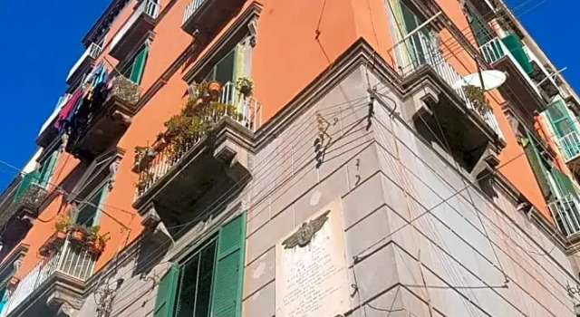 B&B Casa Caracciolo, Забронировать Отель «постель и завтрак» Отели Неаполя 3 звезды, рядом с Кафедральный собор Неаполя, 3*