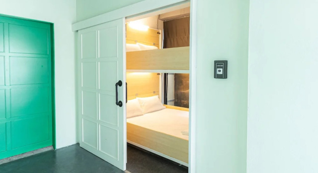 Номер Standard Khao San Social Capsule Hostel