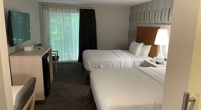Четырёхместный номер Standard с видом на реку Woodwards White Mountain Resort, BW Signature Collection