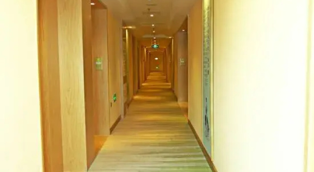Vienna 3 Best Hotel (Guyuan Liupan Amusement Park), Rezerwuj Hotel Hotele w Guyuan z parkingiem, Parking