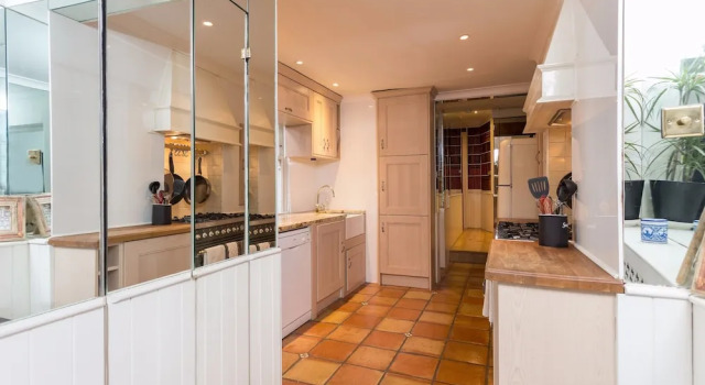 2 Bedroom Garden Apartment near Wimbledon