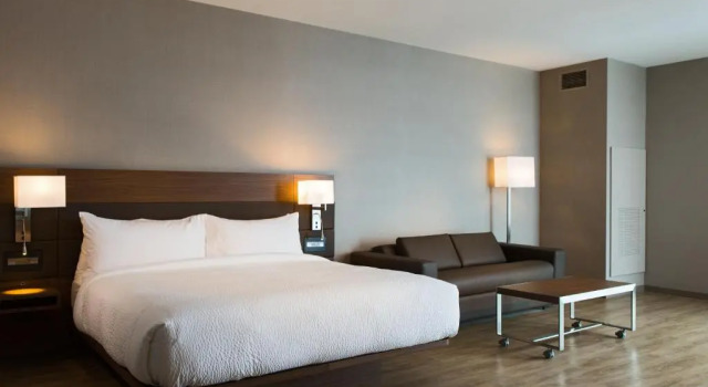 Двухместный люкс AC Hotel by Marriott Cincinnati at Liberty Center