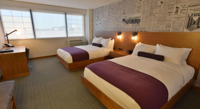 Четырёхместный номер Standard The Lismore Hotel Eau Claire - a DoubleTree by Hilton