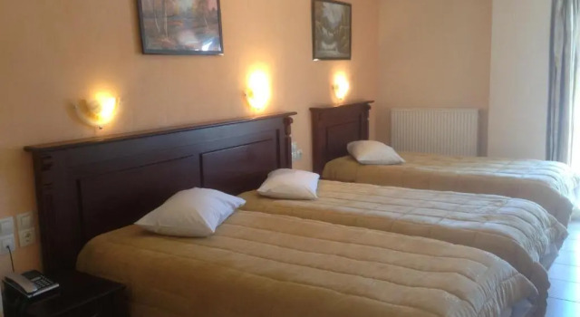 Трёхместный номер Hotel Kosta Famissi