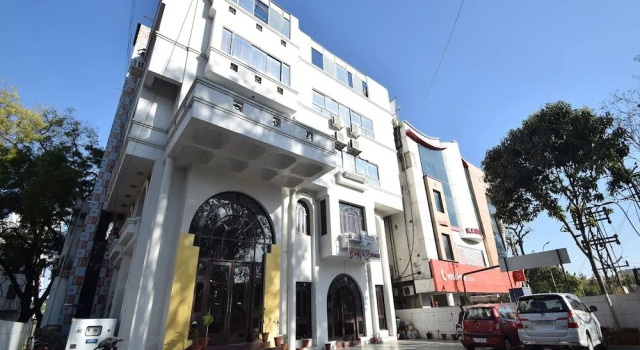 Oyo 30226 Hotel Darshan Palace