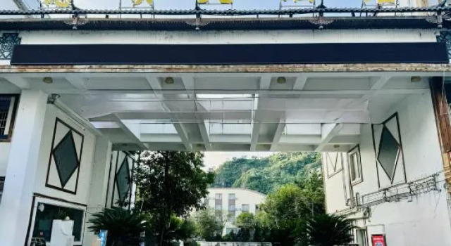 Deshun Hotel, Rezerwuj Hotel Hotele w Qiandongnan z parkingiem, Parking