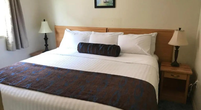 Люкс SlumberLodge Hotel