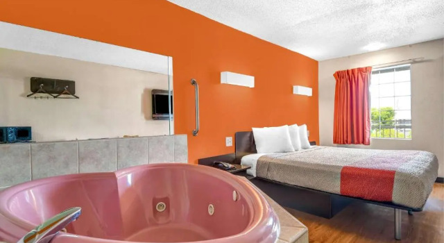 Suite Motel 6 Calhoun, GA