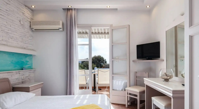 Четырёхместный номер Standard с видом на море Kavuras Village Hotel & Suites