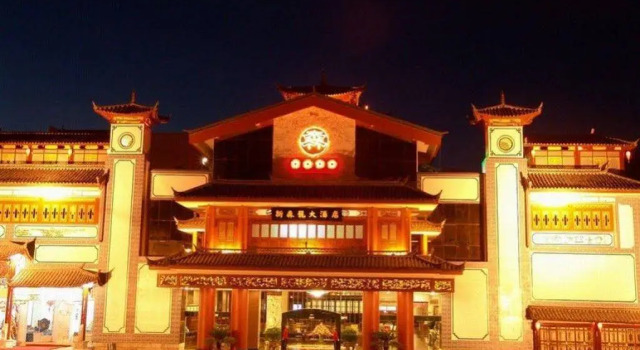 Lijiang Dian Jun Wang Hotel, Забронировать Отель Отели Лицзян по системе «всё включено», рядом с Улица Сквер-стрит Древнего города Даянь, Всё включено
