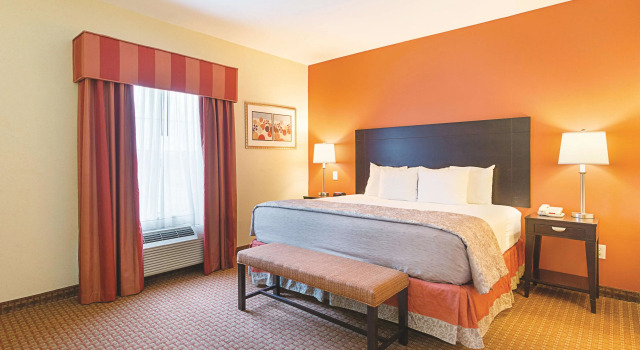 La Quinta Inn & Suites Houston - Normandy, Book Hotel Houston Houston