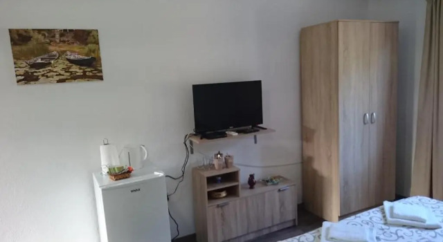 Studio and winery Kalimut, Book Hotel Virpazar 