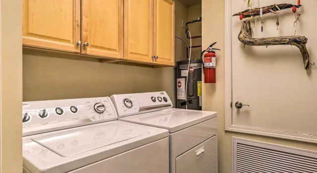 Апартаменты с 2 комнатами с балконом Beachfront Dauphin Island Condo w/ 2 Pools & Sauna