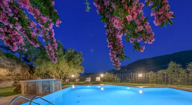 Вилла с 2 комнатами Limneon Villas