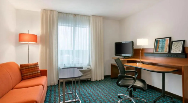 Четырёхместная студия Fairfield Inn & Suites by Marriott Smithfield