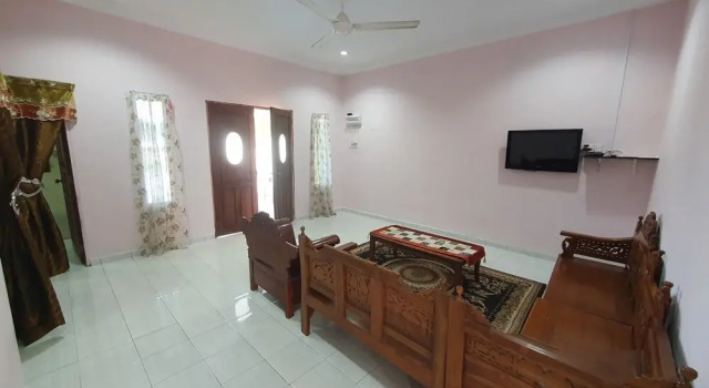 Oyo 90304 Persada Hasra Homestay, Varaa Hotelli Hotellit Johor pysäköinnillä, Pysäköinti