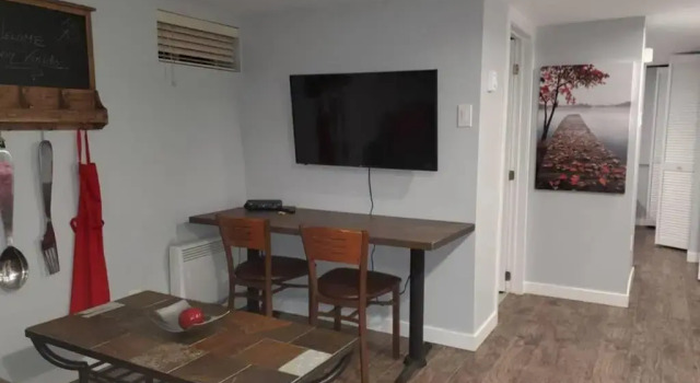 1-Bedroom Mi Casita by Amazing Property Rentals, Rezerwuj Hotel Hotele w Outaouais z parkingiem, Parking