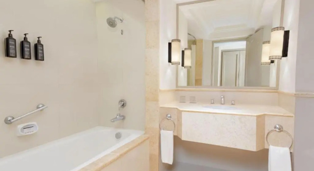 Двухместный номер Deluxe с балконом Mustika Yogyakarta Resort and Spa