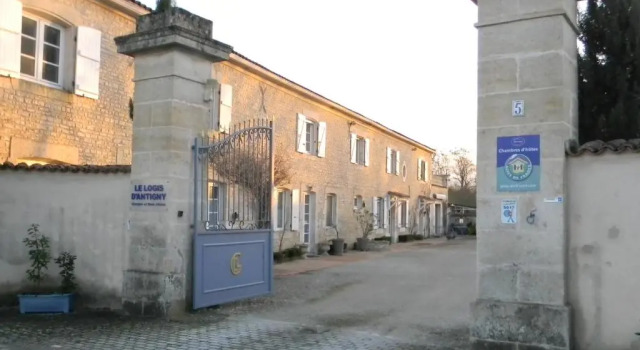 Le Logis dANTIGNY, Забронировать Отель Юссо Вьен
