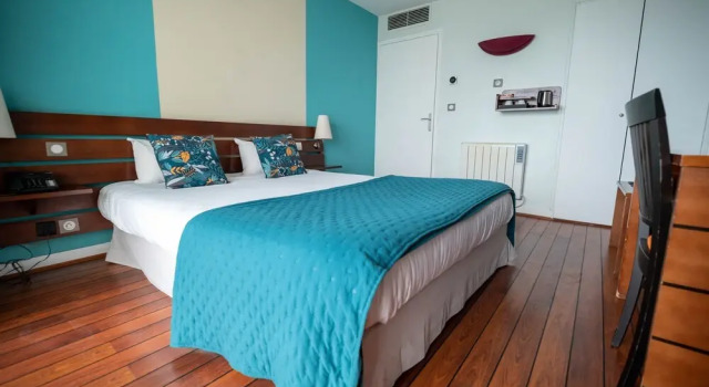 Номер Comfort с балконом и с видом на море LOGIS HOTEL - La Petite Rade