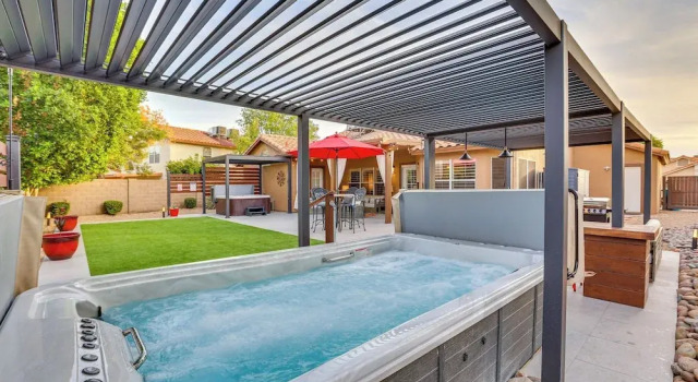 Коттедж Fenced Hot Tub & Bbq: Modern Scottsdale Retreat