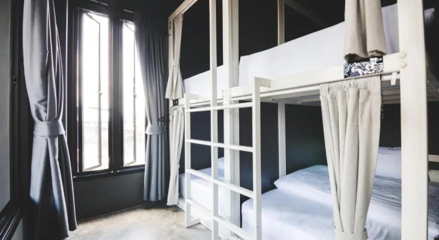 Кровать в общем номере (женский номер) Issara by D Hostel