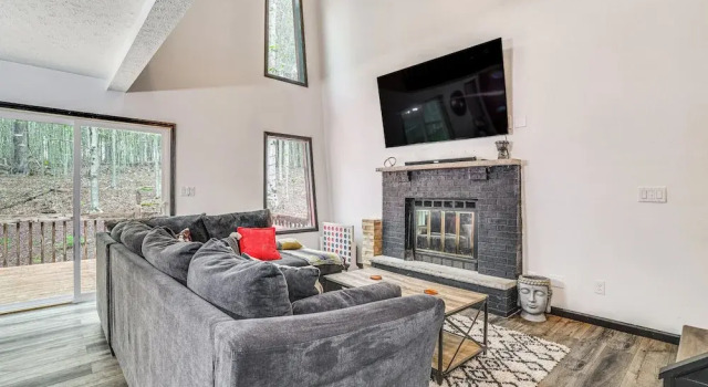 Коттедж Wooded Tobyhanna Home w/ Fire Pit & Lake Access!