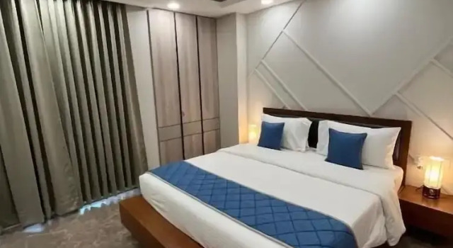 Люкс Premium с балконом и с видом на город Axon Mayfield Garden Near Artemis Hospital sector 51