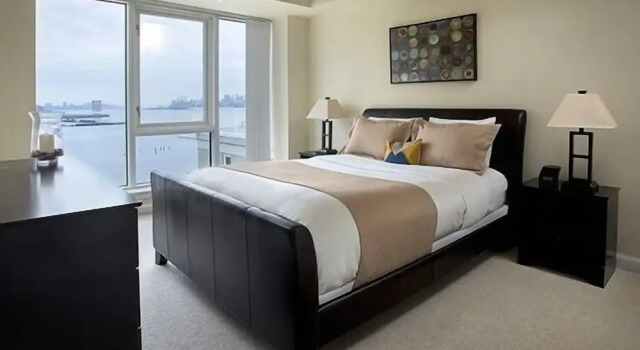 Апартаменты Premier Furnished Apartment at The Pier