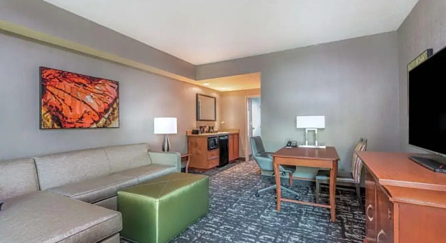 Люкс c 1 комнатой Embassy Suites by Hilton Saint Louis Saint Charles