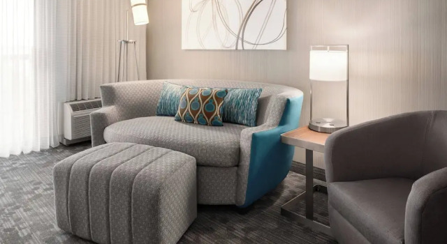 Люкс Courtyard by Marriott Chicago Bloomingdale