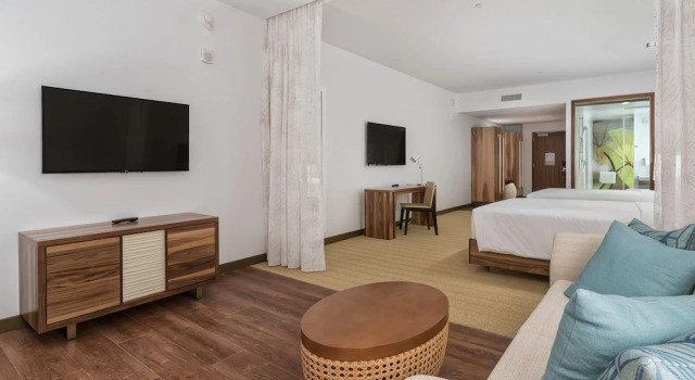 Люкс с видом на город Hyatt Centric Waikiki Beach