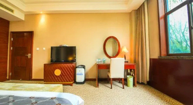 Люкс Zhisheng Hot Spring Guest Reception Center (Zhisheng Hot Spring Resort No.1 Building)