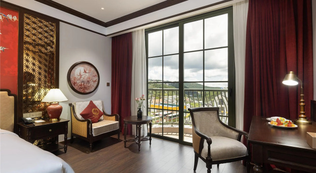 Номер Deluxe с балконом Best Western Premier Imperial Dalat