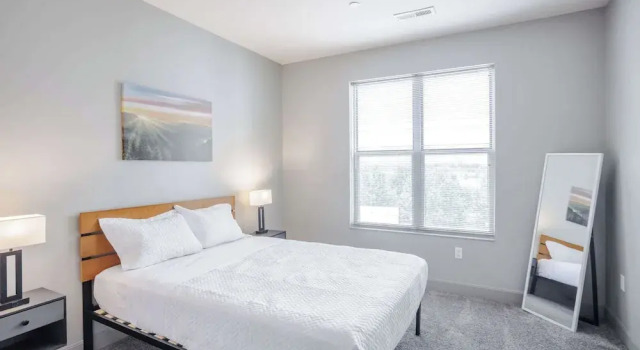 CozySuites - Current at the Banks, Book Lejlighedshotel Hoteller i Cincinnati med pool, nær Baum-Taft House, Swimmingpool