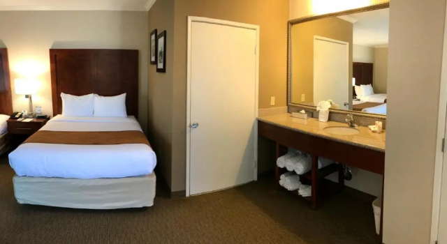 Шестиместный семейный номер Standard Comfort Inn Santa Monica - West Los Angeles