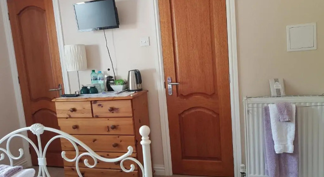 Lilyoak Bed & Breakfast, Prenota Hotel  