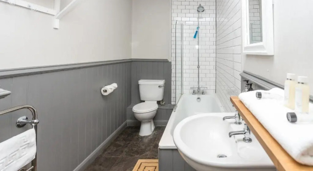 Трёхместный номер Standard White Hart, Newmarket by Marstons Inns