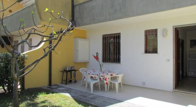 Lovely Flat With Garden and Shared Pool, Забронировать Отель Бибионе-Пинеда Венето, рядом с Долина Вальгранде