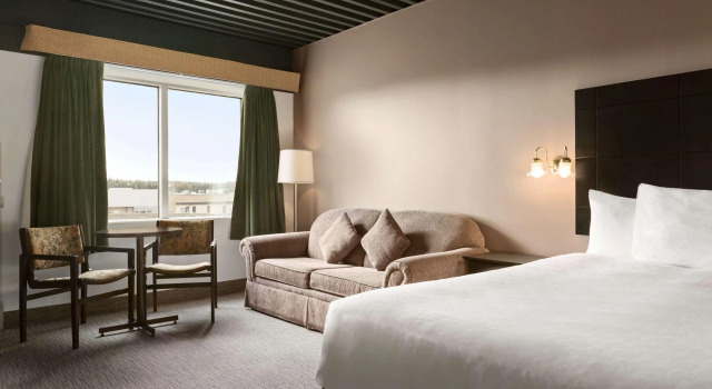 Travelodge by Wyndham Baie-Comeau, Rezerwuj Hotel Hotele w Manicouagan z parkingiem, Parking