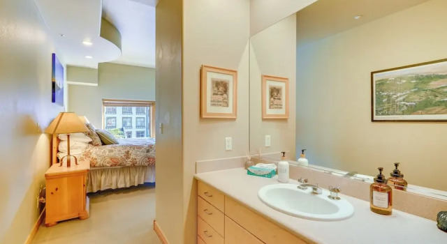 Ski-InandOut Solitude Ski Village Condo with Hot Tubs, Prenota Hotel Solitude Alta-Snowbird
